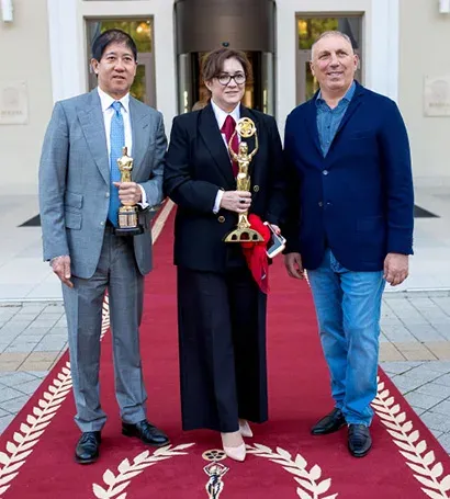 Alexey Antropov with SIFFA President Luba Balagova and Stephen Mao, awards in hand on the red carpet